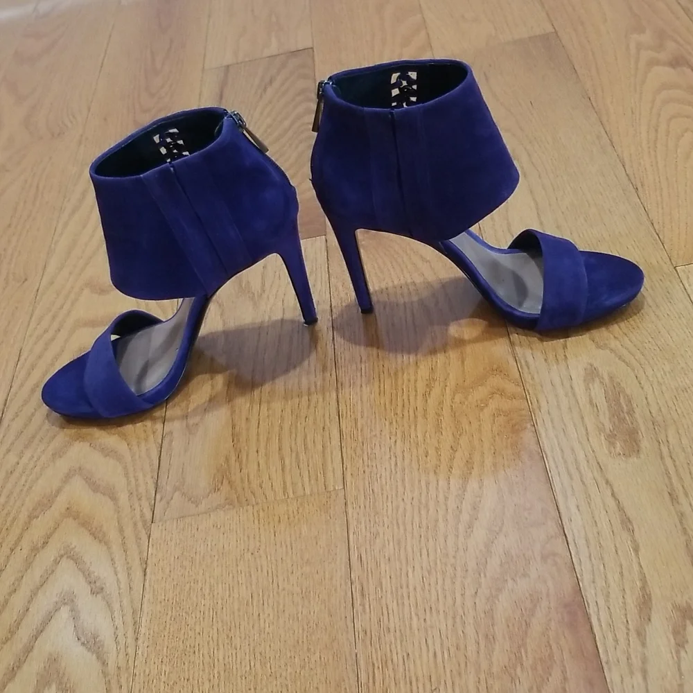 Sandals - Picture 3 of 5